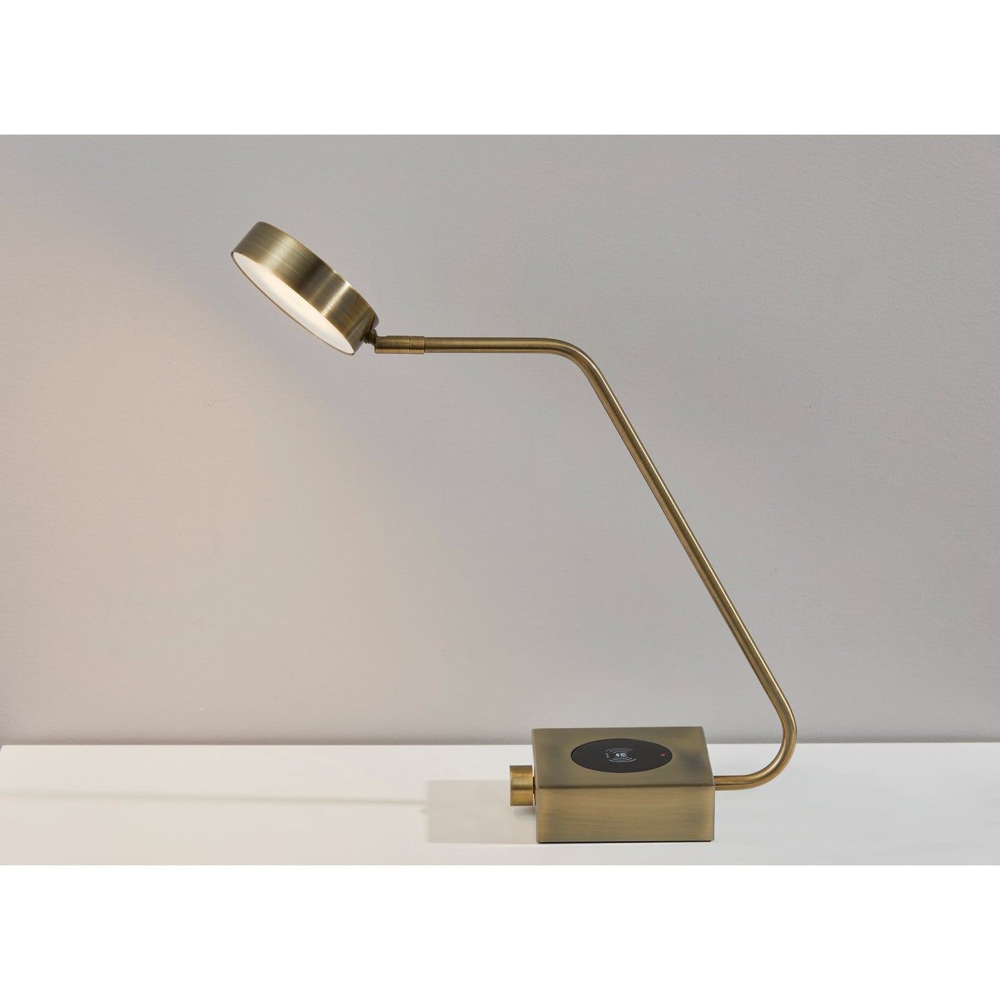 Joseph Wireless Charging LED Desk Lamp