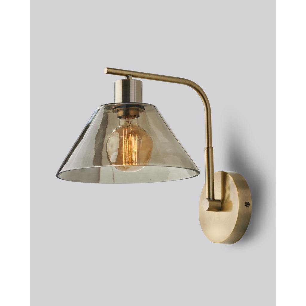 Cleo Wall Lamp
