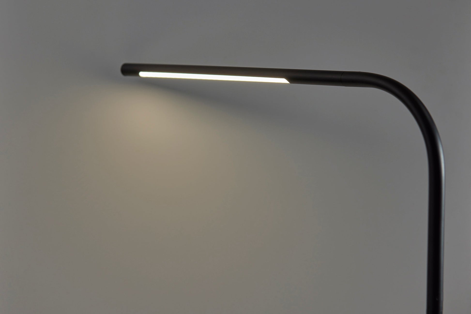 Keith Cullen LED Desk Lamp w. Smart Switch