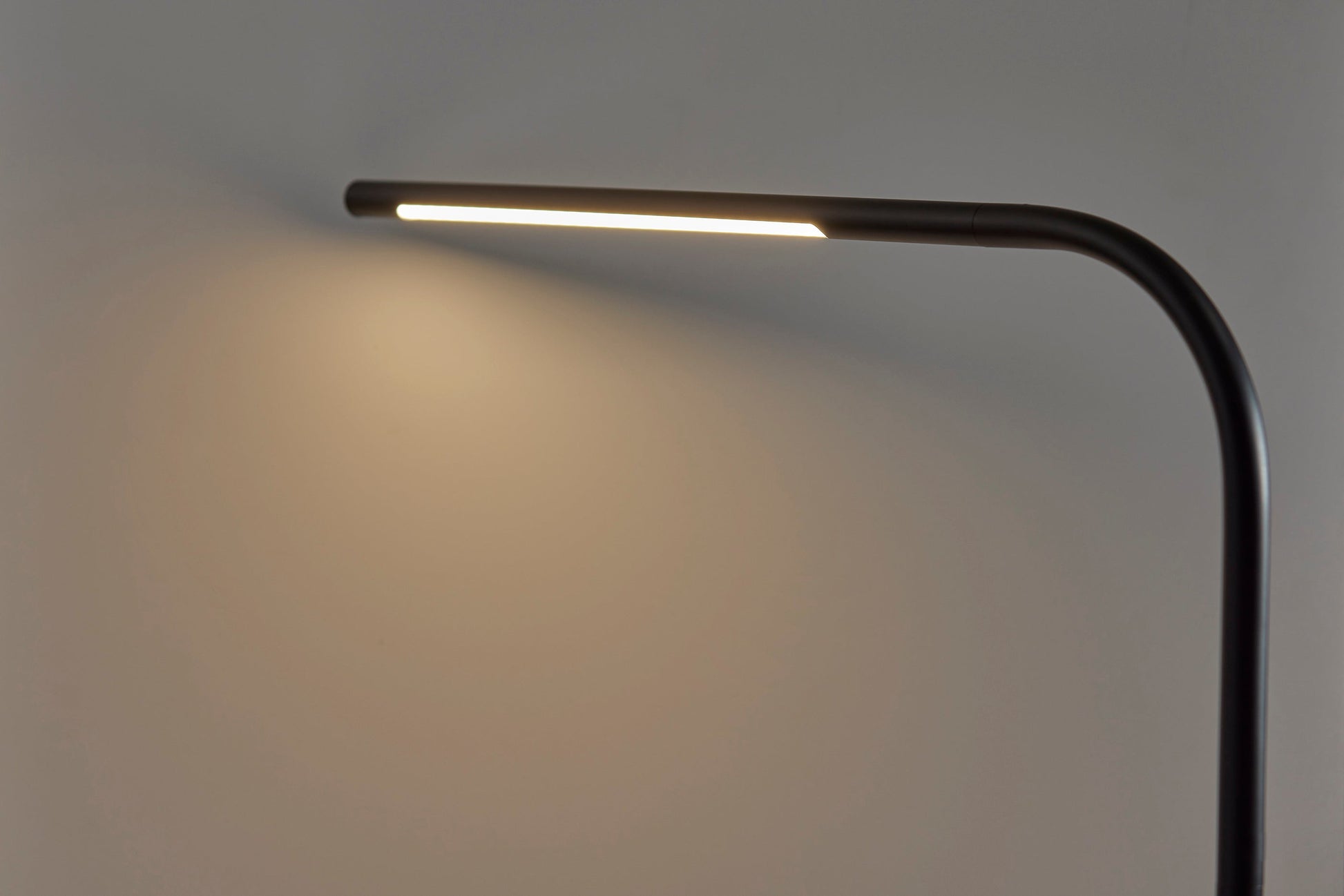 Keith Cullen LED Desk Lamp w. Smart Switch