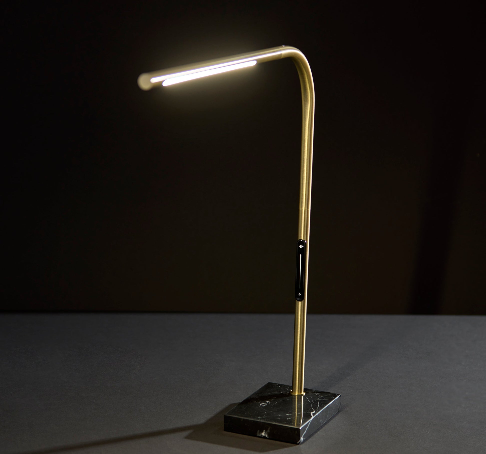 Keith Cullen LED Desk Lamp w. Smart Switch
