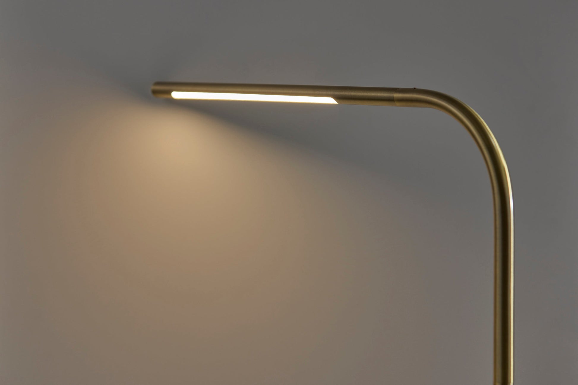 Keith Cullen LED Desk Lamp w. Smart Switch